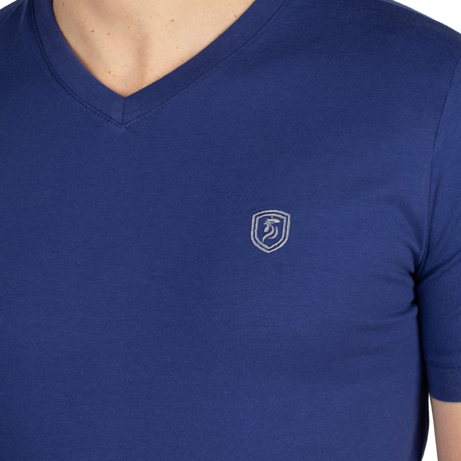 T-shirt slim col v