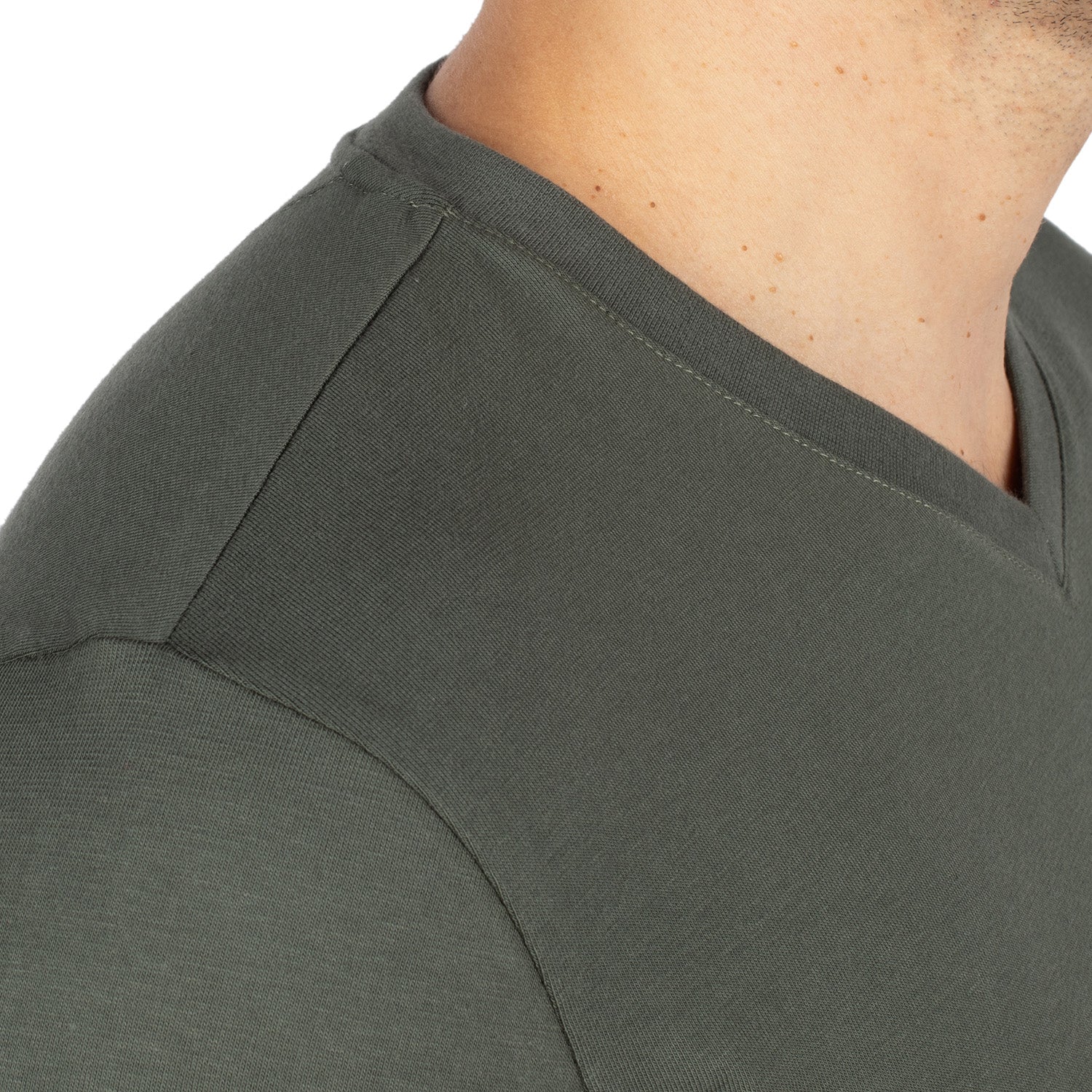 T-shirt slim col v