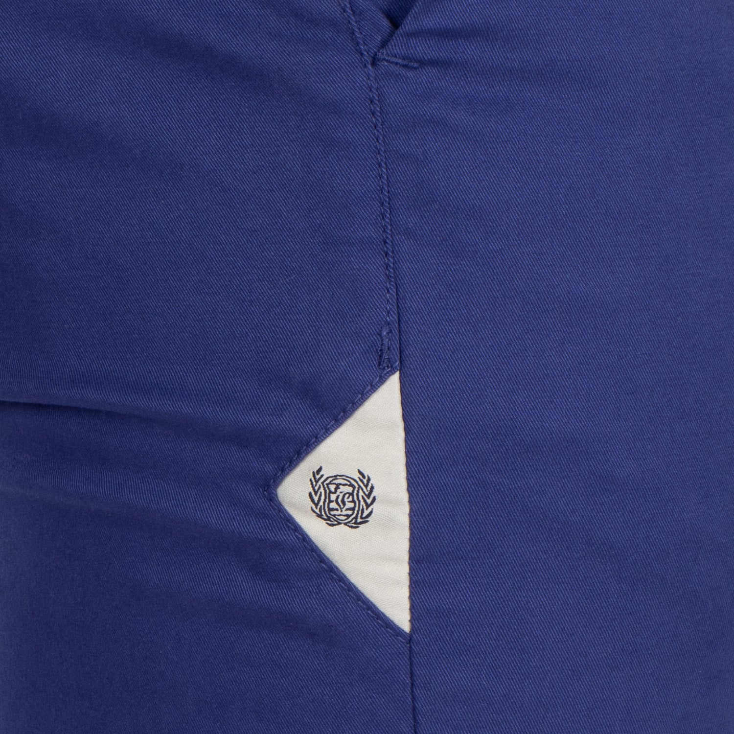 Pantalon chino écusson