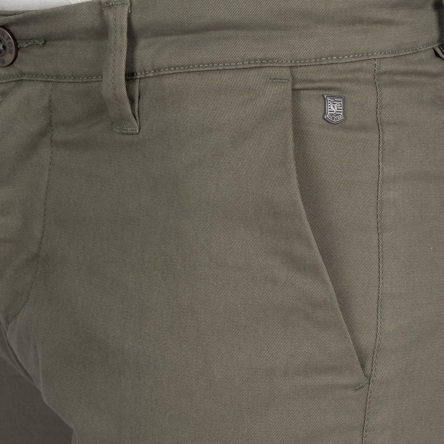 Pantalon chino écusson