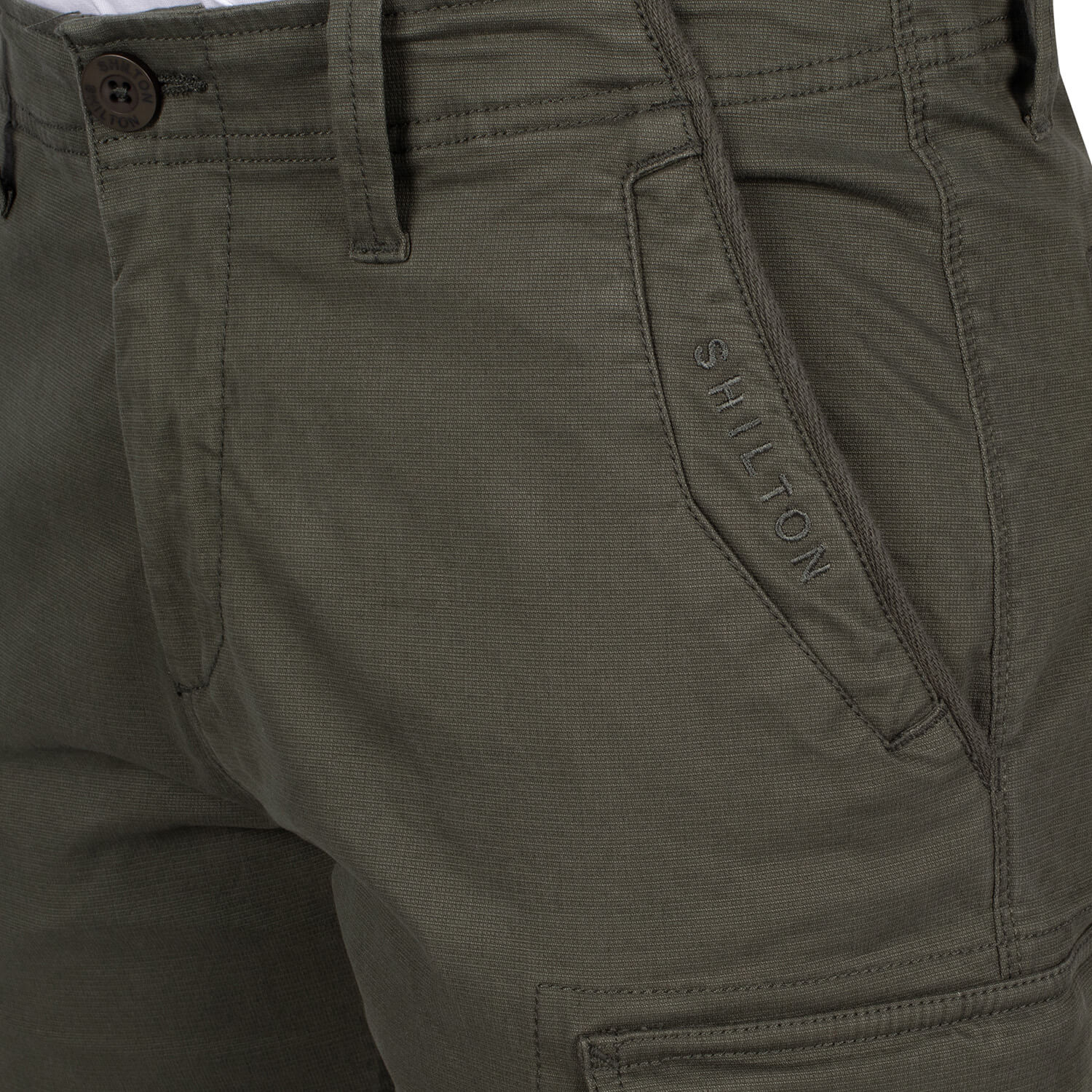 Bermuda cargo shorts