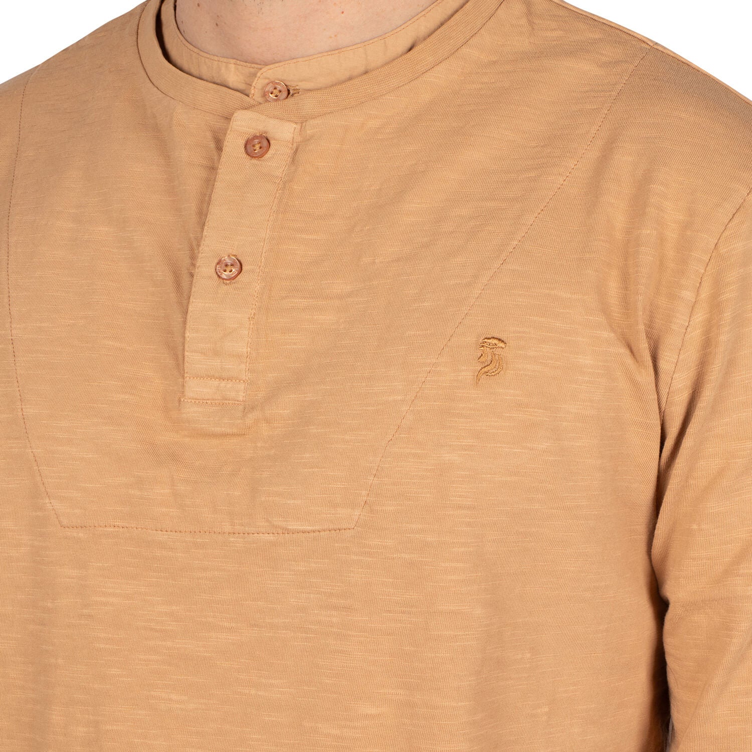 Double mao collar T-shirt