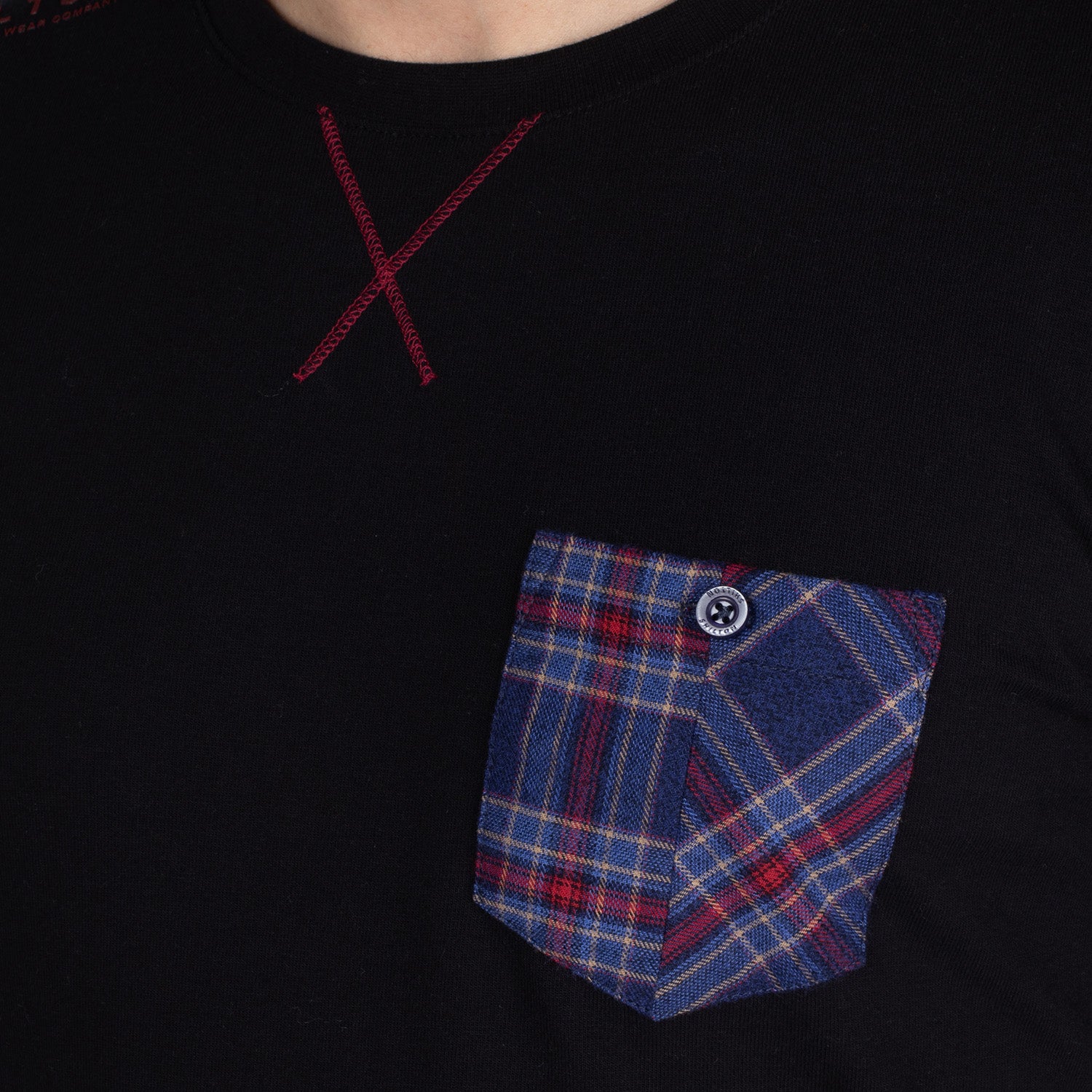 Button pocket T-shirt