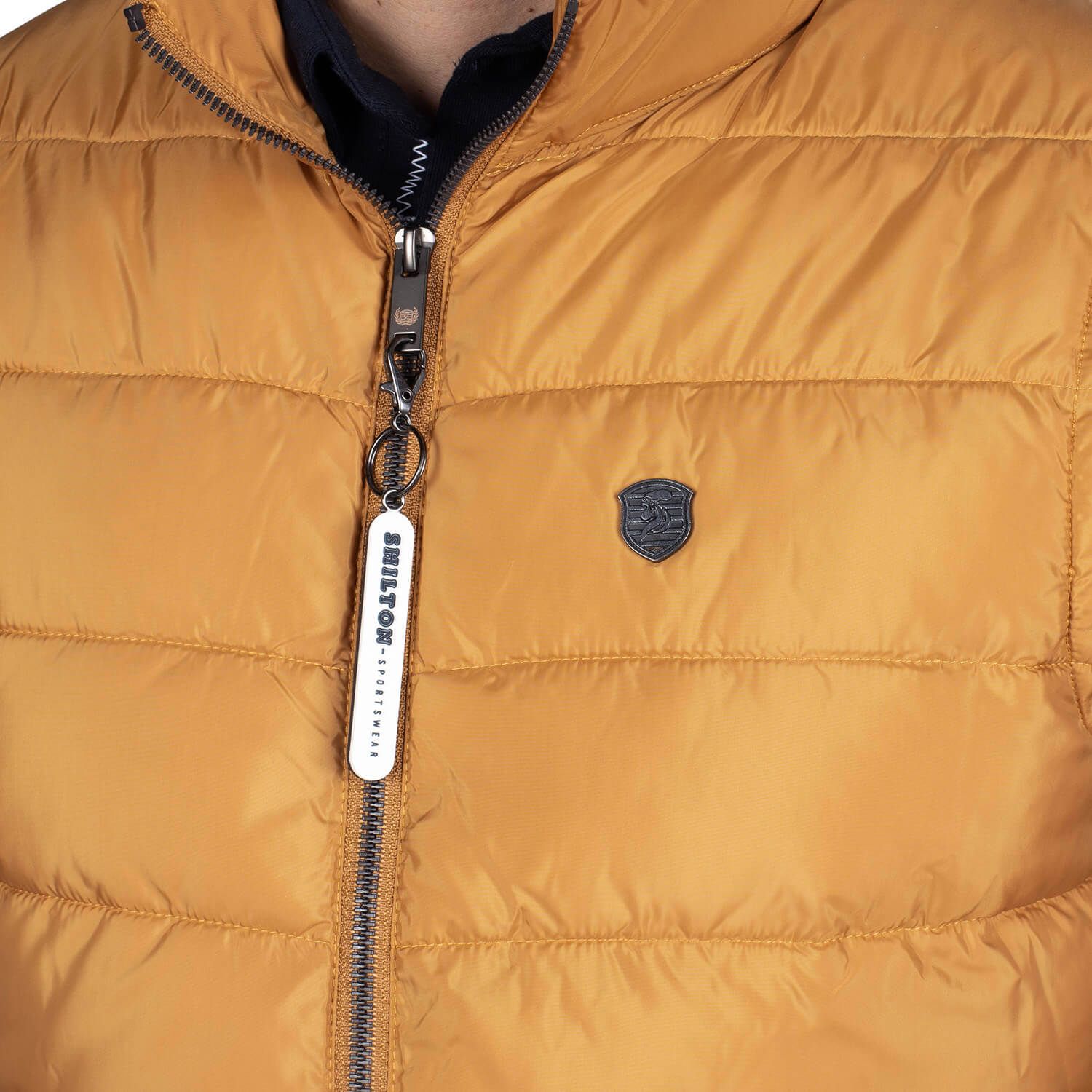Sleeveless down jacket