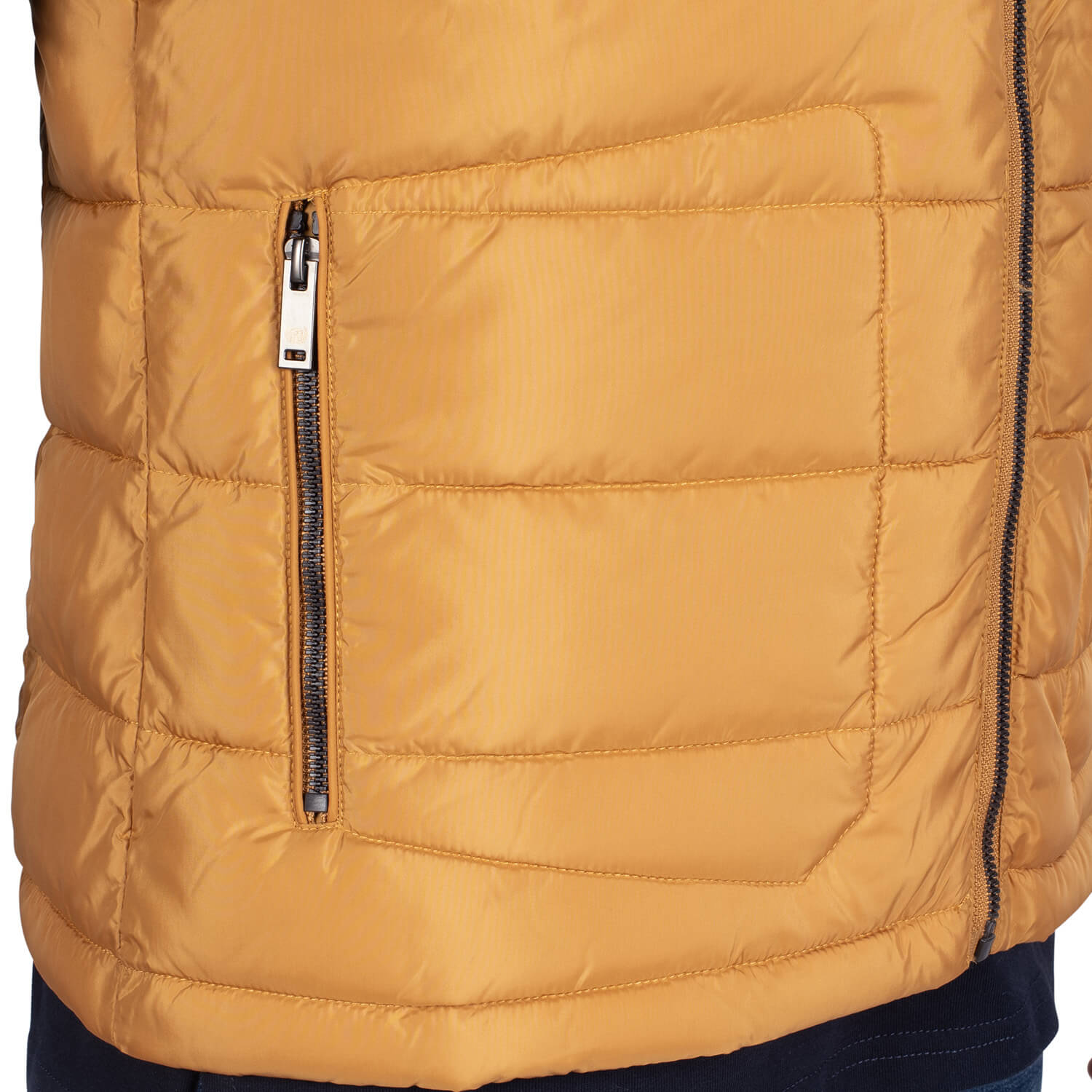 Sleeveless down jacket