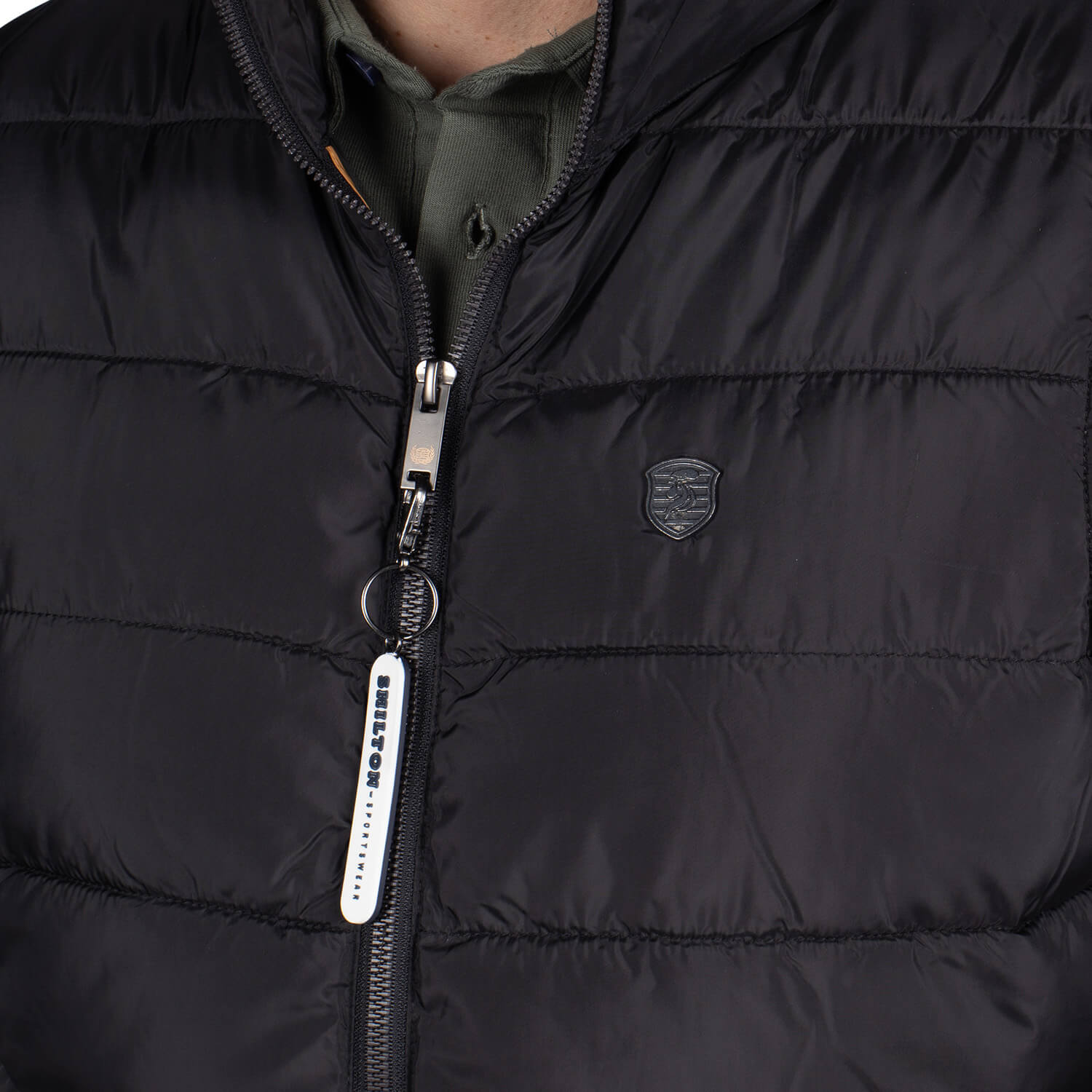 Sleeveless down jacket