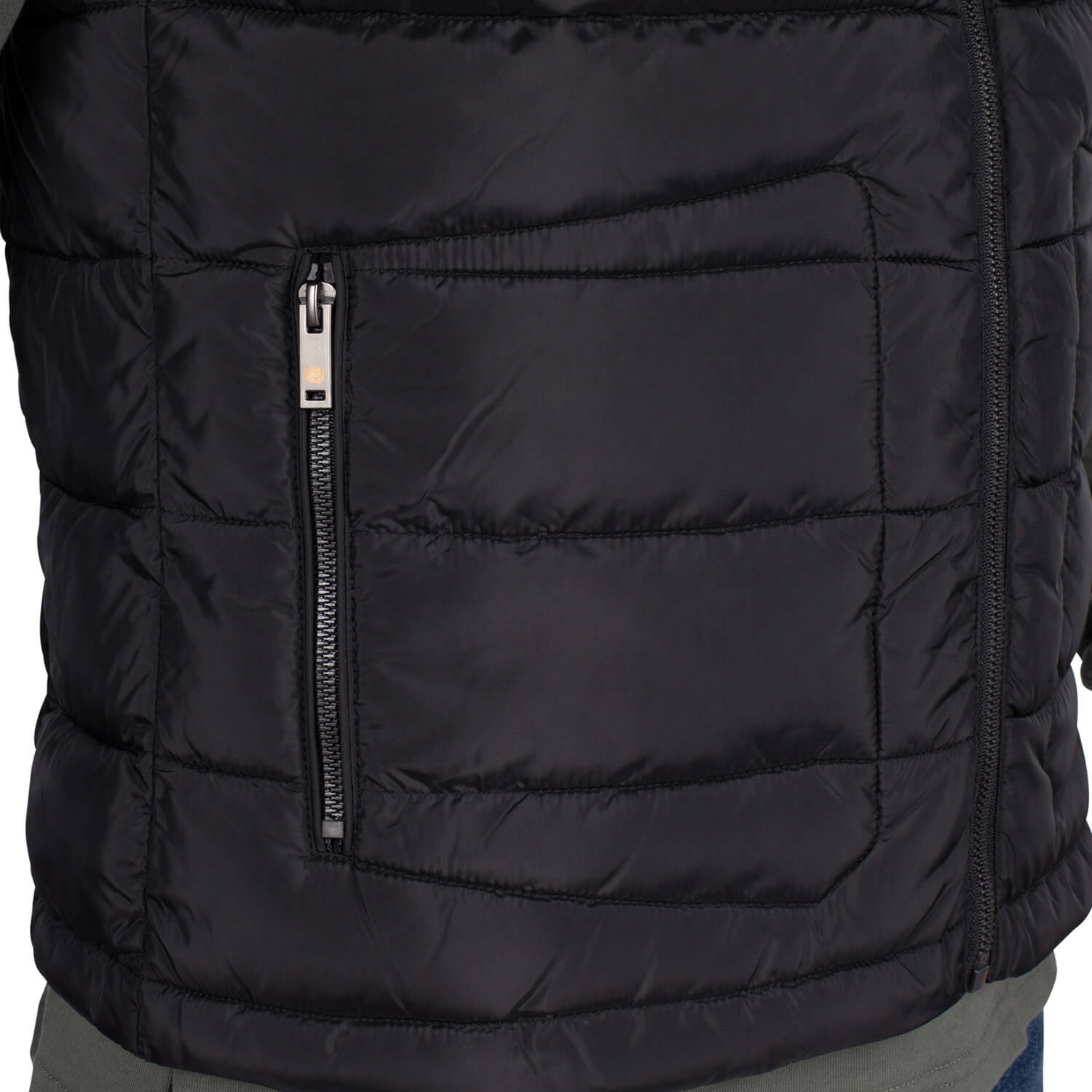 Sleeveless down jacket