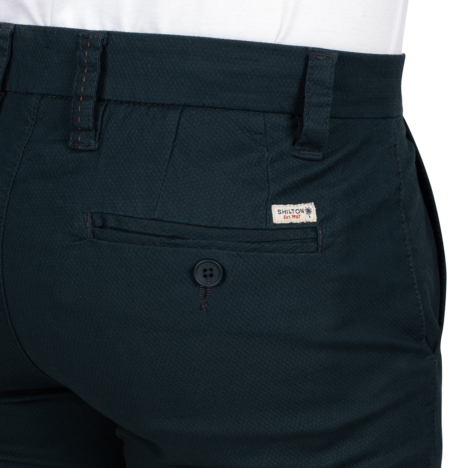 Bermuda chino relief