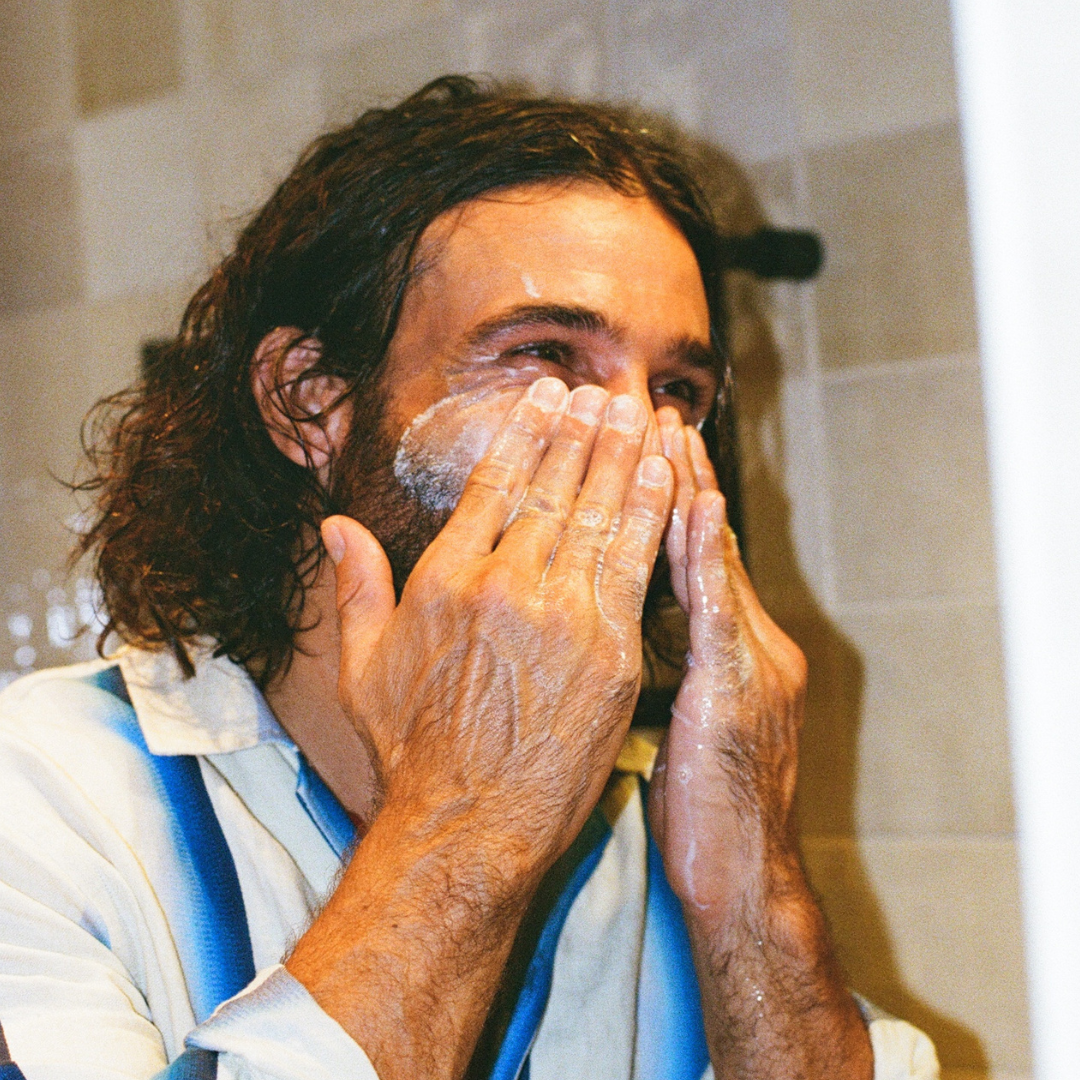 3-in-1 face wash for men lathers generously