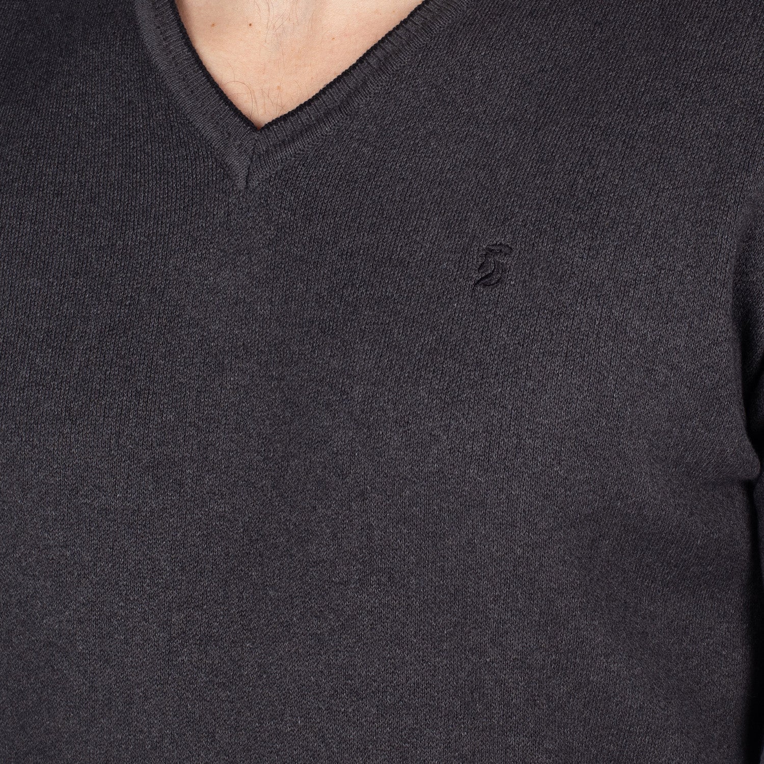 City v-neck sweater